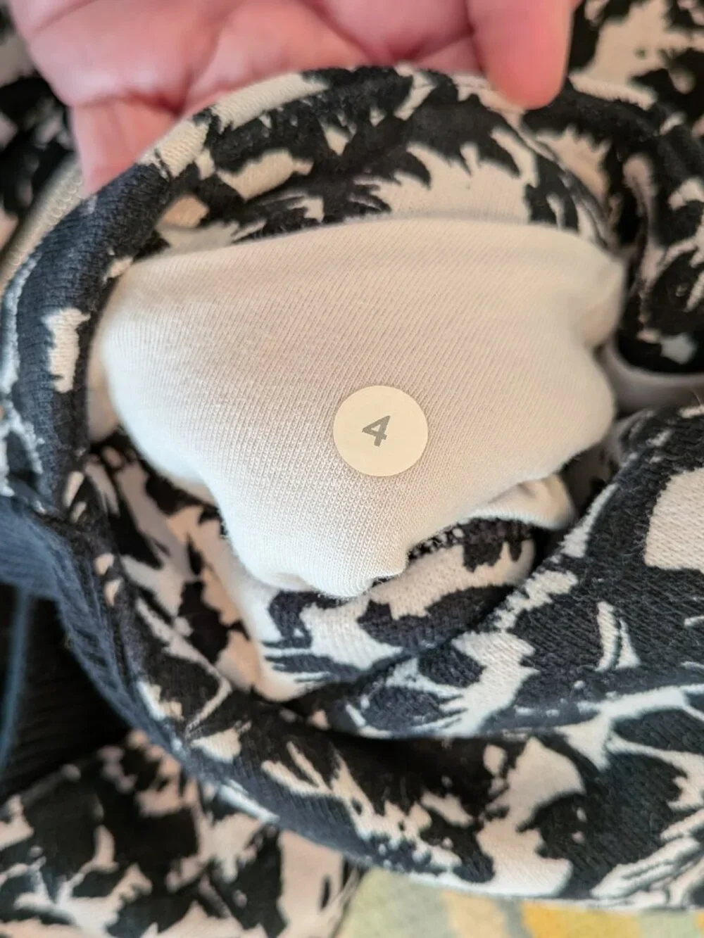 ⭐ Lululemon Scuba Hoodie III - Fleur Sombre - Black & White - Size 4